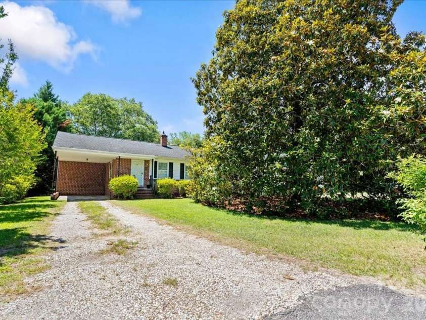 63 Lynn Avenue, Cheraw, SC 29520.  MLS# CAR4398492, YatesRealty ID 33763. 