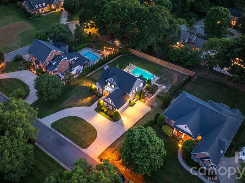 1019 10th Street Lane, Hickory, NC 28601.  MLS# CAR4380969, YatesRealty ID 33764. 