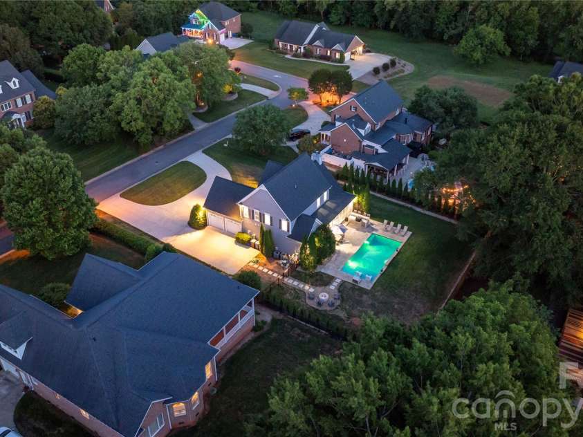 1019 10th Street Lane, Hickory, NC 28601.  MLS# CAR4380969, YatesRealty ID 33764. 