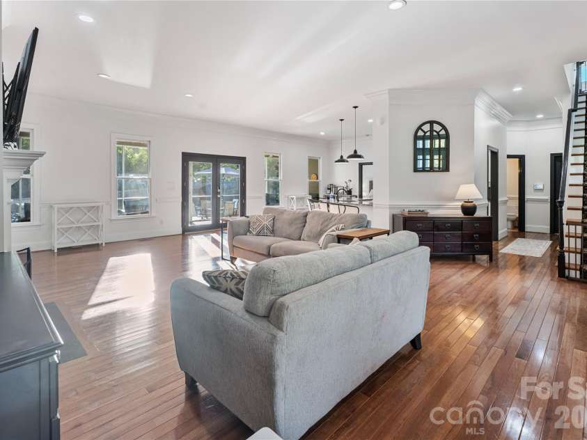 1019 10th Street Lane, Hickory, NC 28601.  MLS# CAR4380969, YatesRealty ID 33764. 
