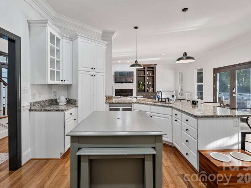 1019 10th Street Lane, Hickory, NC 28601.  MLS# CAR4380969, YatesRealty ID 33764. 