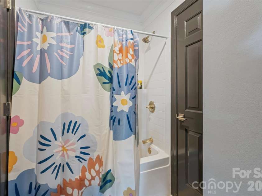 1019 10th Street Lane, Hickory, NC 28601.  MLS# CAR4380969, YatesRealty ID 33764. 