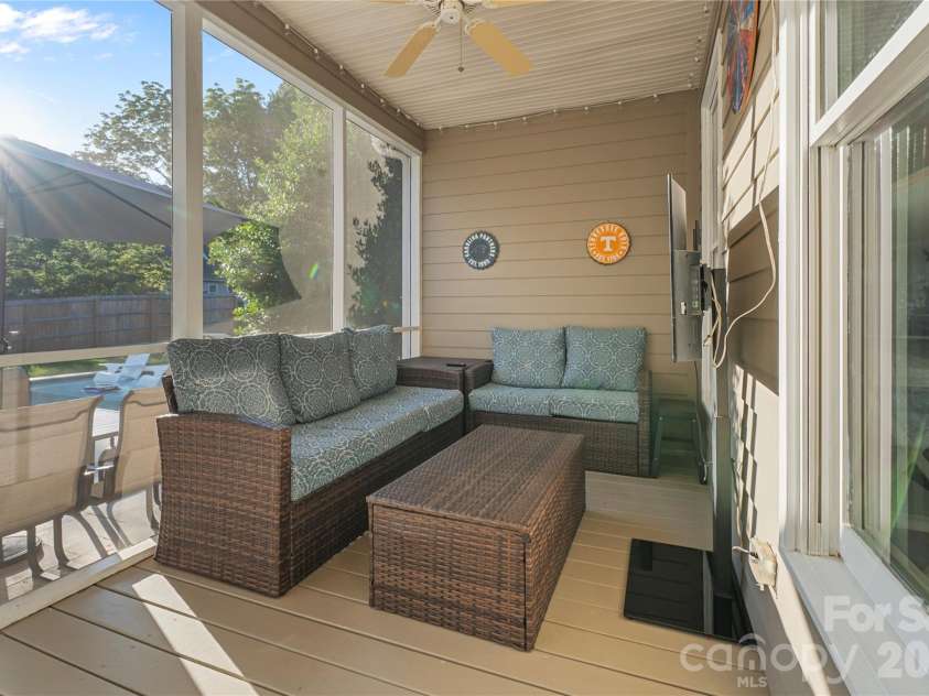 1019 10th Street Lane, Hickory, NC 28601.  MLS# CAR4380969, YatesRealty ID 33764. 