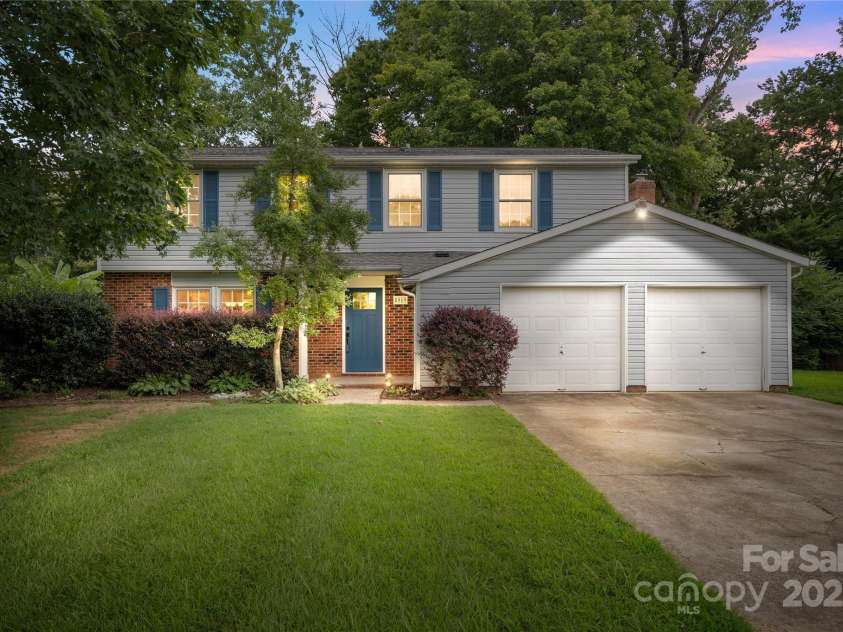 5919 Carpenter Drive, Charlotte, NC 28226.  MLS# CAR4294073, YatesRealty ID 33764. 