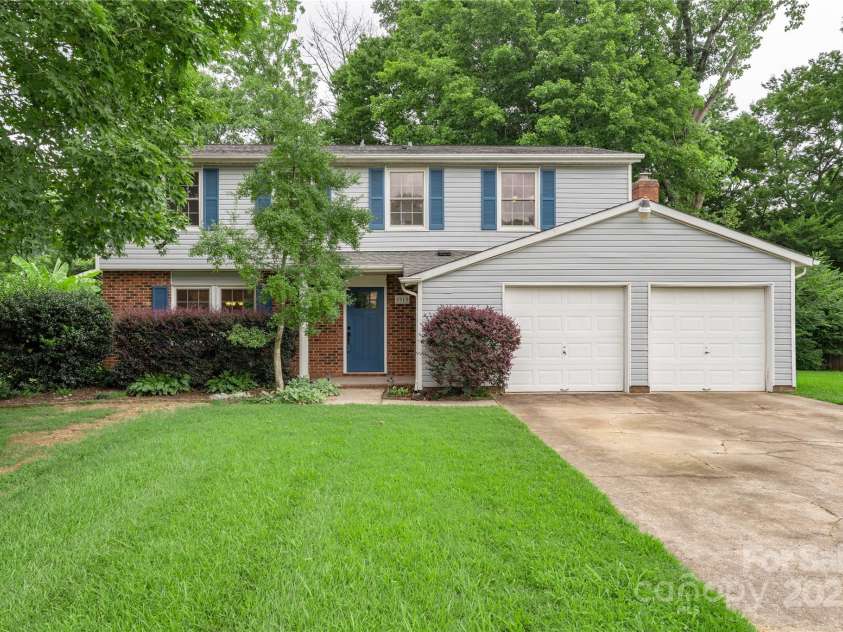 5919 Carpenter Drive, Charlotte, NC 28226.  MLS# CAR4294073, YatesRealty ID 33764. 