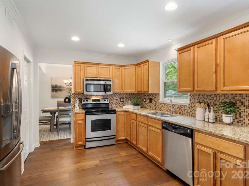 5919 Carpenter Drive, Charlotte, NC 28226.  MLS# CAR4294073, YatesRealty ID 33764. 