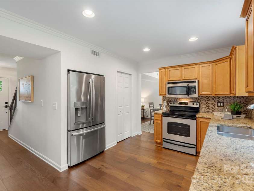 5919 Carpenter Drive, Charlotte, NC 28226.  MLS# CAR4294073, YatesRealty ID 33764. 