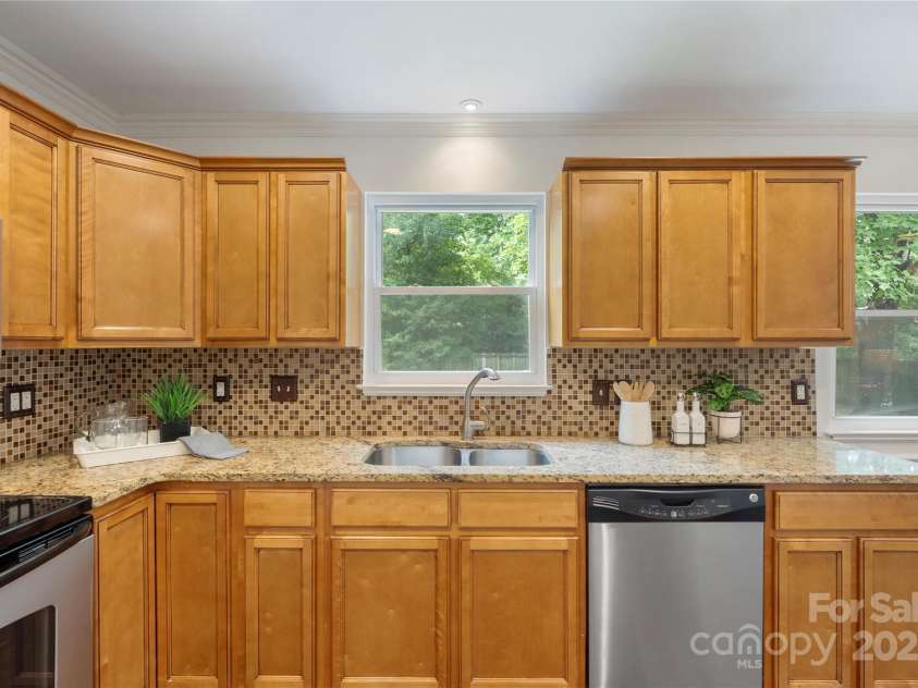 5919 Carpenter Drive, Charlotte, NC 28226.  MLS# CAR4294073, YatesRealty ID 33764. 