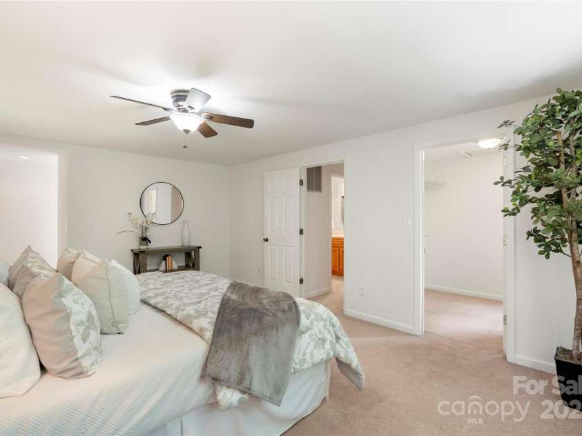 5919 Carpenter Drive, Charlotte, NC 28226.  MLS# CAR4294073, YatesRealty ID 33764. 