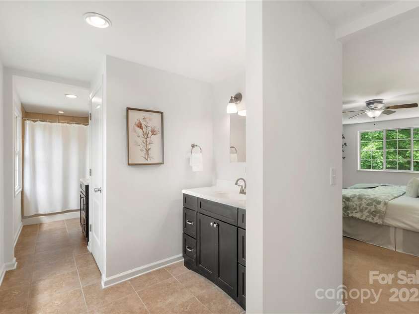 5919 Carpenter Drive, Charlotte, NC 28226.  MLS# CAR4294073, YatesRealty ID 33764. 