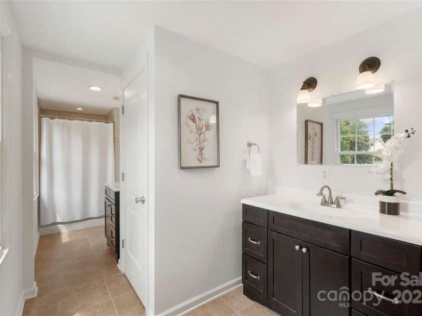 5919 Carpenter Drive, Charlotte, NC 28226.  MLS# CAR4294073, YatesRealty ID 33764. 