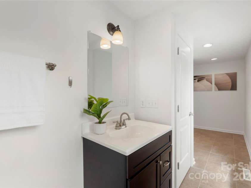 5919 Carpenter Drive, Charlotte, NC 28226.  MLS# CAR4294073, YatesRealty ID 33764. 