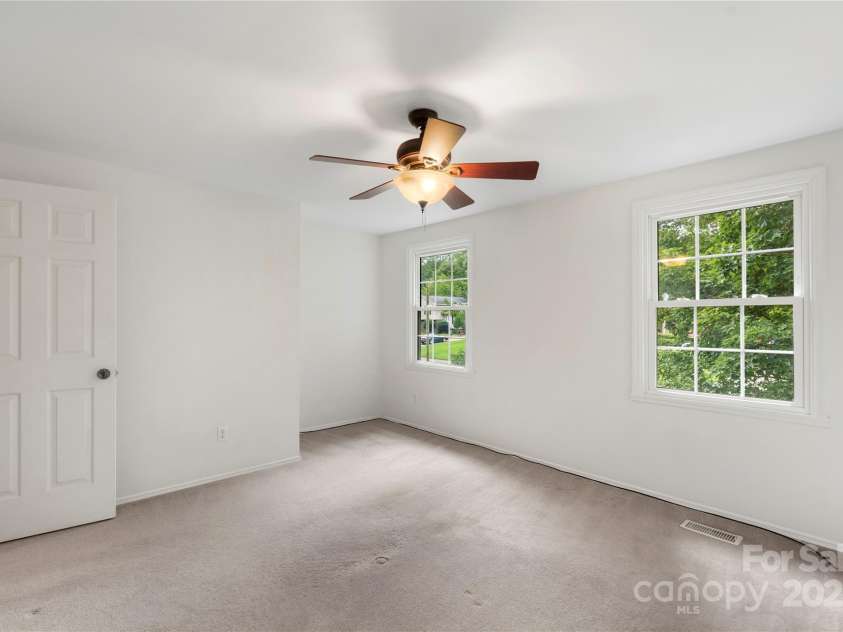 5919 Carpenter Drive, Charlotte, NC 28226.  MLS# CAR4294073, YatesRealty ID 33764. 