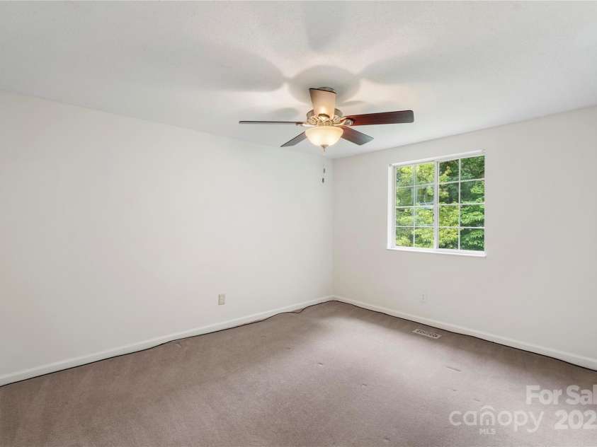 5919 Carpenter Drive, Charlotte, NC 28226.  MLS# CAR4294073, YatesRealty ID 33764. 