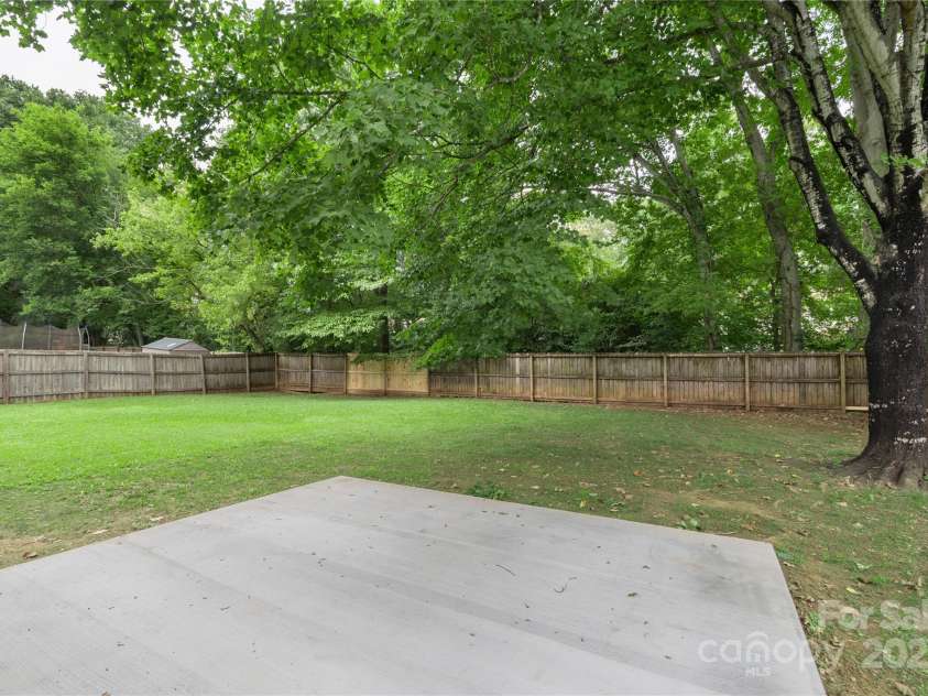 5919 Carpenter Drive, Charlotte, NC 28226.  MLS# CAR4294073, YatesRealty ID 33764. 