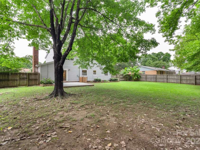 5919 Carpenter Drive, Charlotte, NC 28226.  MLS# CAR4294073, YatesRealty ID 33764. 