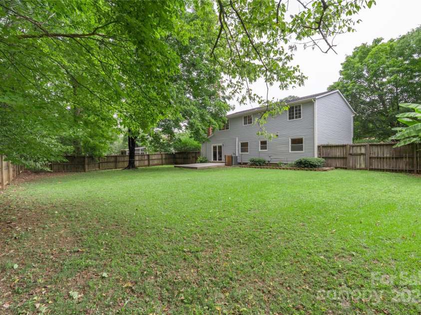 5919 Carpenter Drive, Charlotte, NC 28226.  MLS# CAR4294073, YatesRealty ID 33764. 