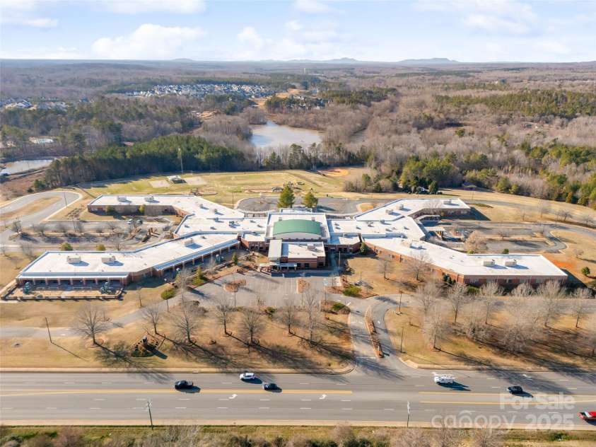 535 Red Wolf Lane, Lake Wylie, SC 29710.  MLS# CAR4195227, YatesRealty ID 33766. 