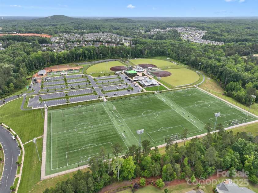 535 Red Wolf Lane, Lake Wylie, SC 29710.  MLS# CAR4195227, YatesRealty ID 33766. 