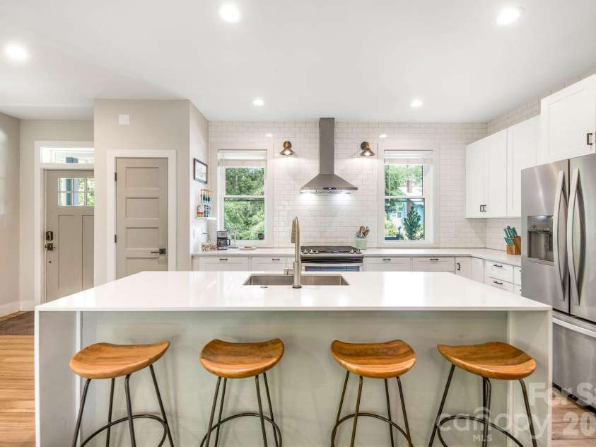 192 Virginia Avenue, Asheville, NC 28806.  MLS# CAR4358416, YatesRealty ID 33768. 