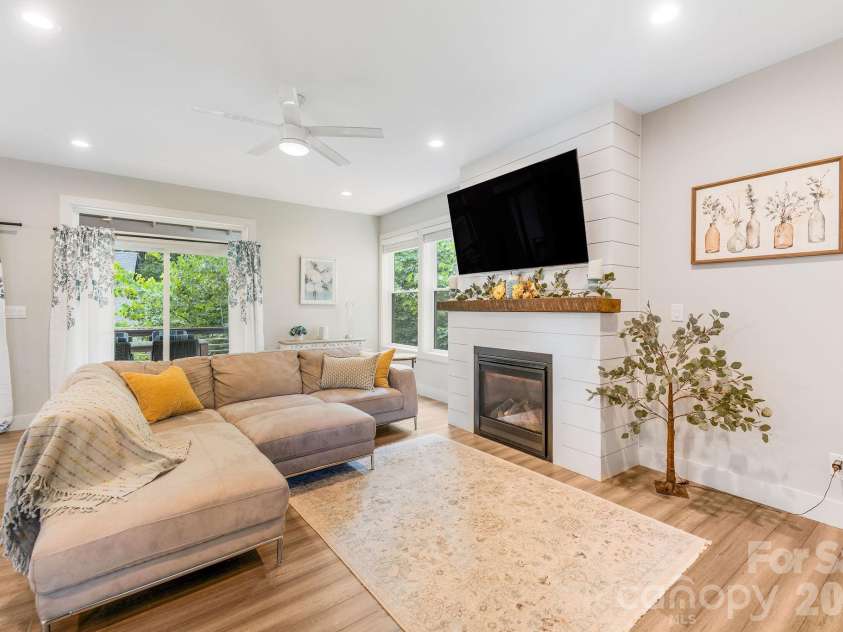 192 Virginia Avenue, Asheville, NC 28806.  MLS# CAR4358416, YatesRealty ID 33768. 