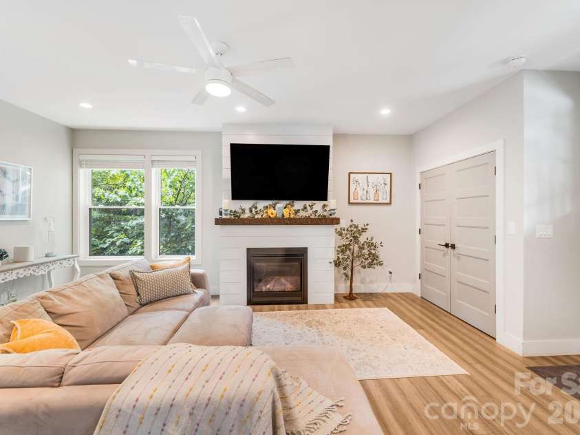 192 Virginia Avenue, Asheville, NC 28806.  MLS# CAR4358416, YatesRealty ID 33768. 