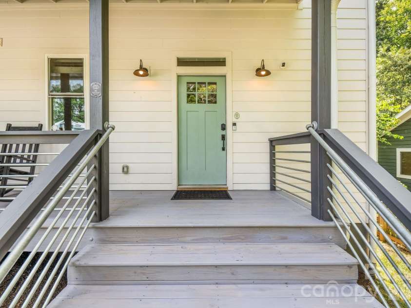192 Virginia Avenue, Asheville, NC 28806.  MLS# CAR4358416, YatesRealty ID 33768. 