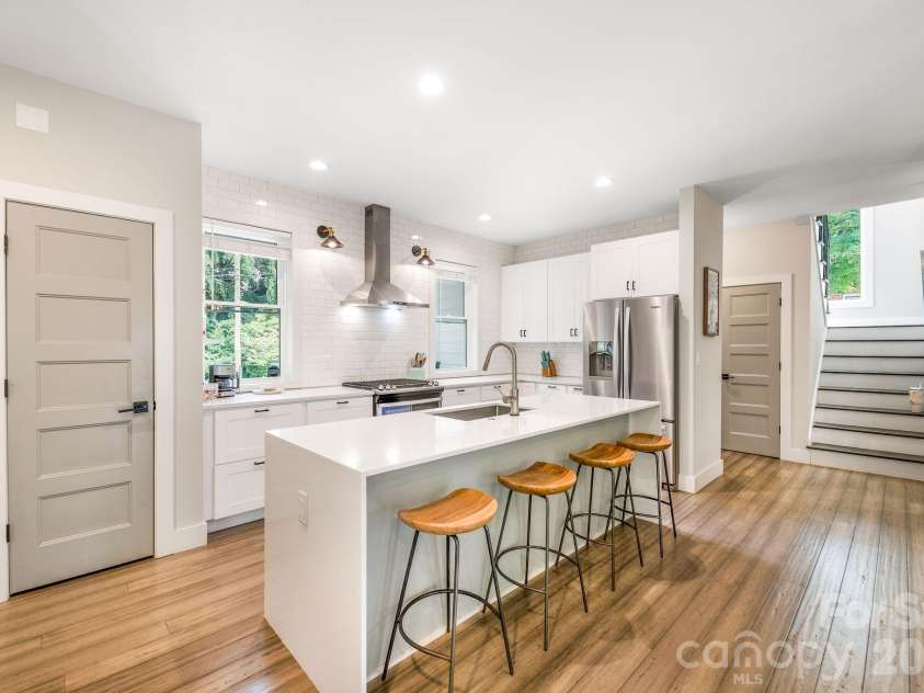 192 Virginia Avenue, Asheville, NC 28806.  MLS# CAR4358416, YatesRealty ID 33768. 