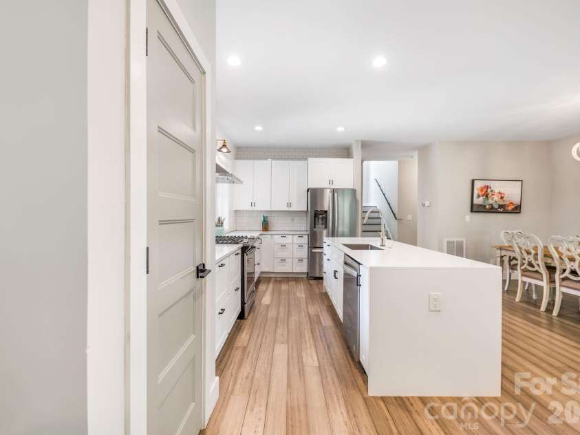 192 Virginia Avenue, Asheville, NC 28806.  MLS# CAR4358416, YatesRealty ID 33768. 