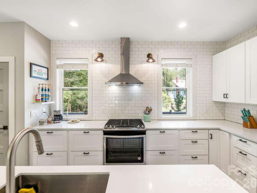192 Virginia Avenue, Asheville, NC 28806.  MLS# CAR4358416, YatesRealty ID 33768. 