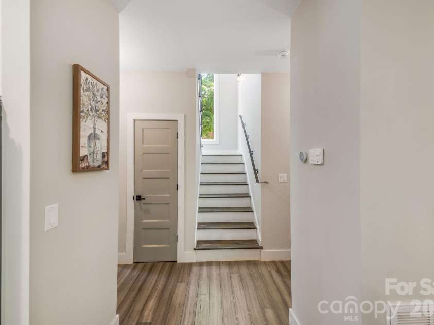 192 Virginia Avenue, Asheville, NC 28806.  MLS# CAR4358416, YatesRealty ID 33768. 