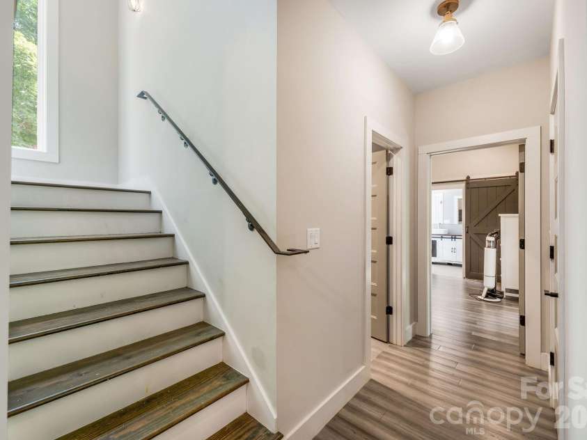 192 Virginia Avenue, Asheville, NC 28806.  MLS# CAR4358416, YatesRealty ID 33768. 