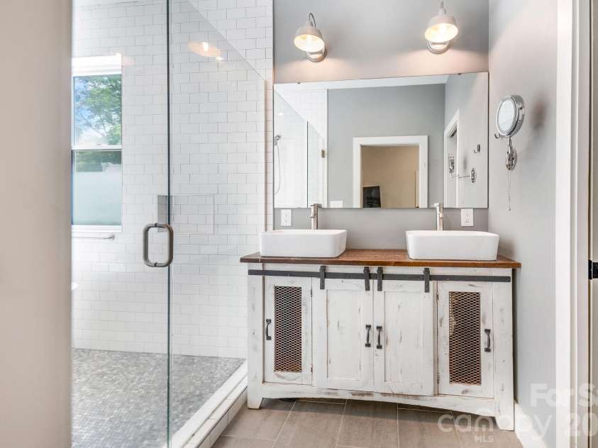 192 Virginia Avenue, Asheville, NC 28806.  MLS# CAR4358416, YatesRealty ID 33768. 
