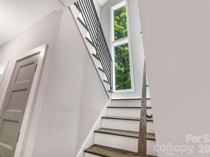 192 Virginia Avenue, Asheville, NC 28806.  MLS# CAR4358416, YatesRealty ID 33768. 