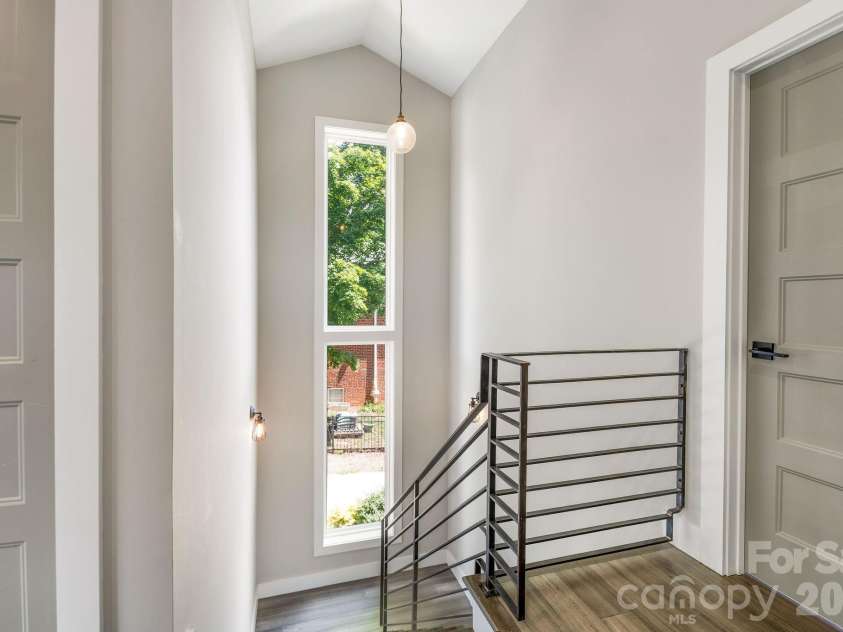 192 Virginia Avenue, Asheville, NC 28806.  MLS# CAR4358416, YatesRealty ID 33768. 