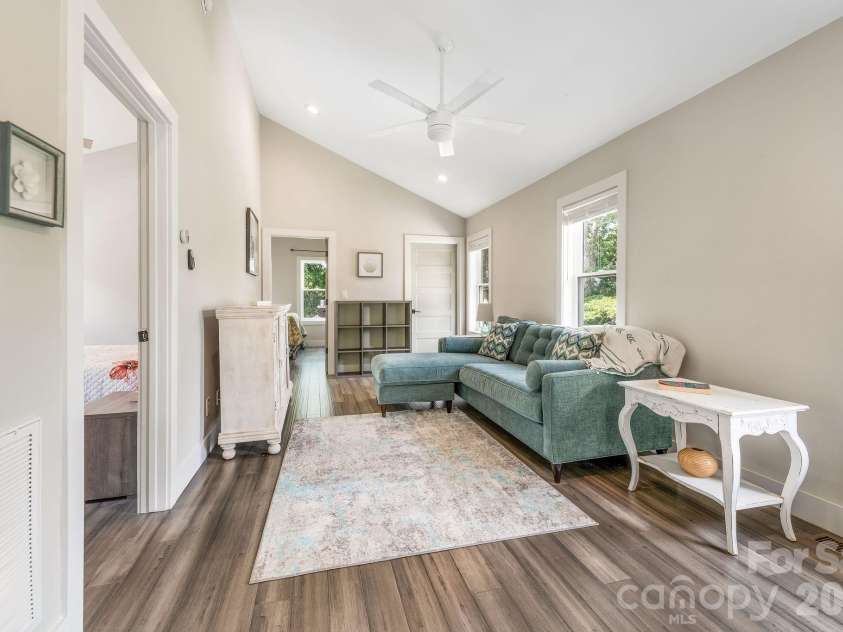 192 Virginia Avenue, Asheville, NC 28806.  MLS# CAR4358416, YatesRealty ID 33768. 