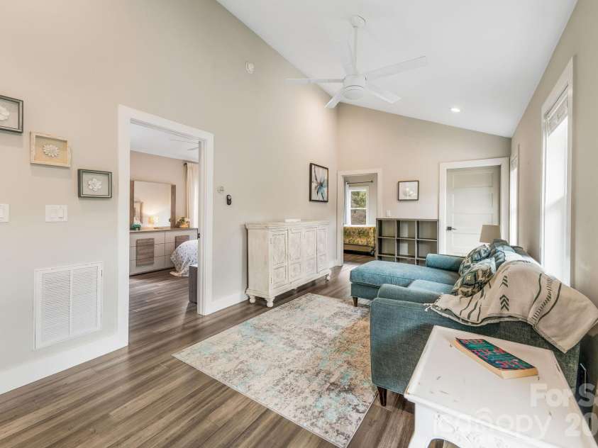 192 Virginia Avenue, Asheville, NC 28806.  MLS# CAR4358416, YatesRealty ID 33768. 