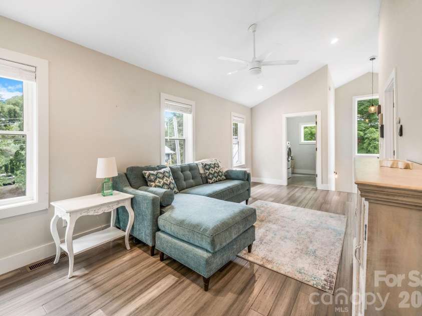 192 Virginia Avenue, Asheville, NC 28806.  MLS# CAR4358416, YatesRealty ID 33768. 