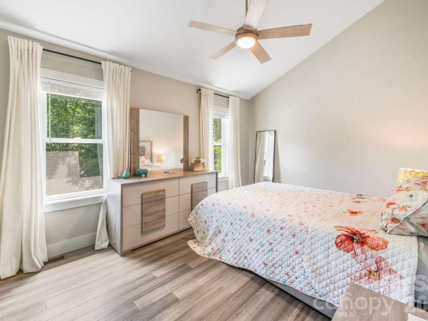 192 Virginia Avenue, Asheville, NC 28806.  MLS# CAR4358416, YatesRealty ID 33768. 