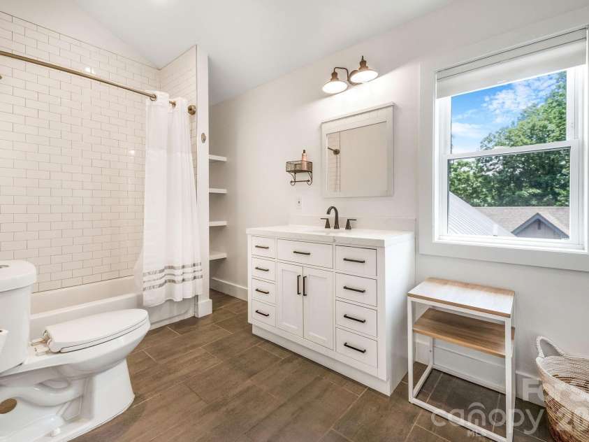 192 Virginia Avenue, Asheville, NC 28806.  MLS# CAR4358416, YatesRealty ID 33768. 
