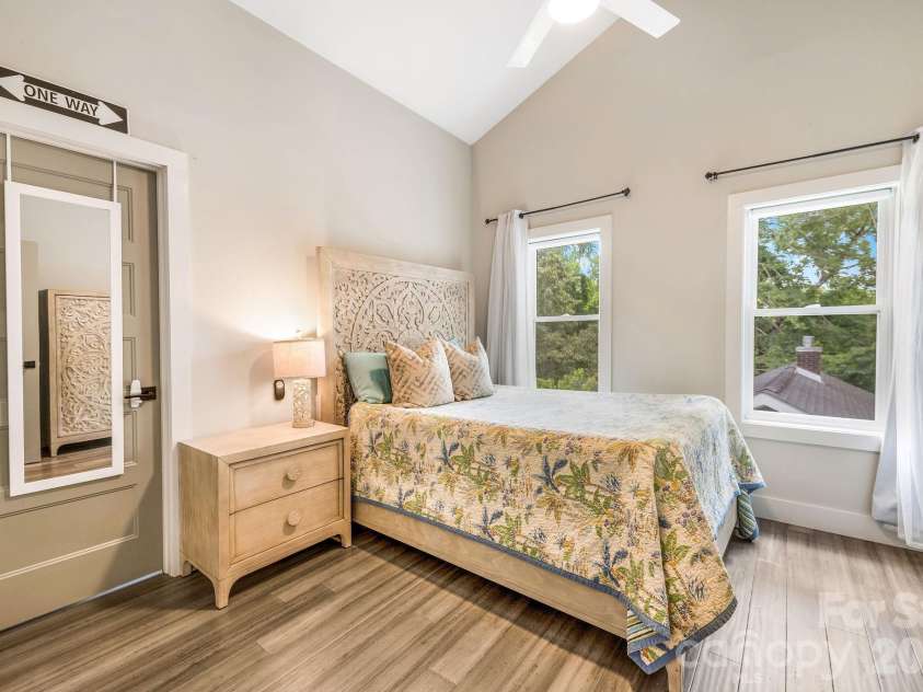 192 Virginia Avenue, Asheville, NC 28806.  MLS# CAR4358416, YatesRealty ID 33768. 