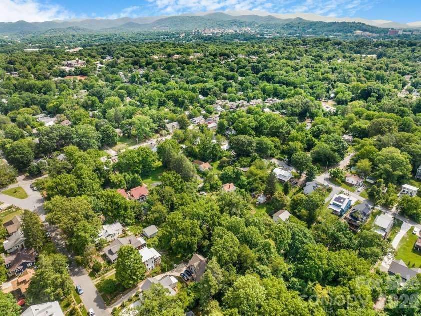 192 Virginia Avenue, Asheville, NC 28806.  MLS# CAR4358416, YatesRealty ID 33768. 