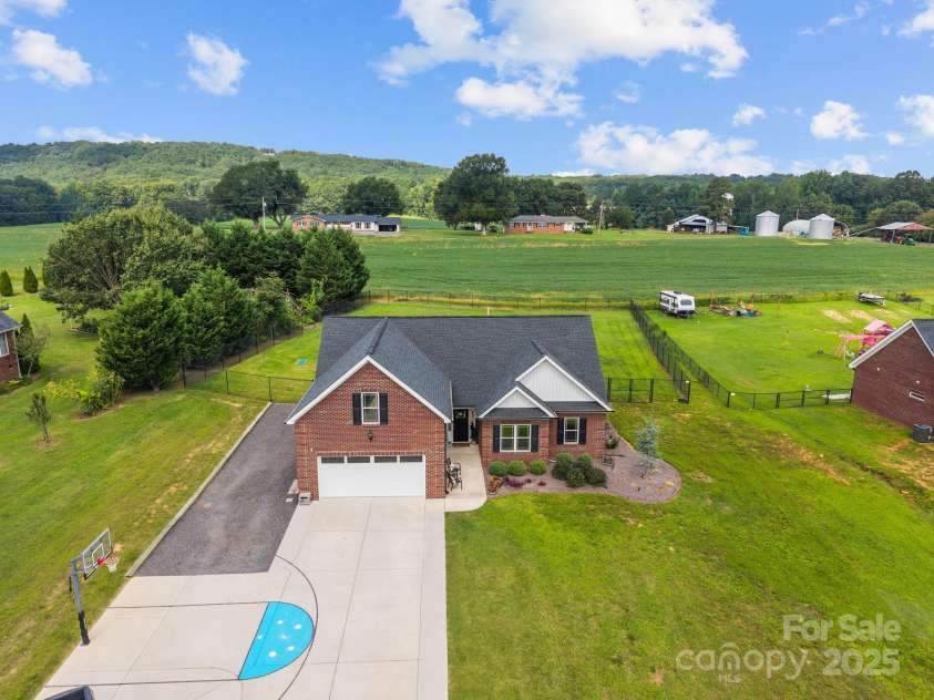 2647 Puetts Chapel Road, Bessemer City, NC 28016.  MLS# CAR4293925, YatesRealty ID 33768. 