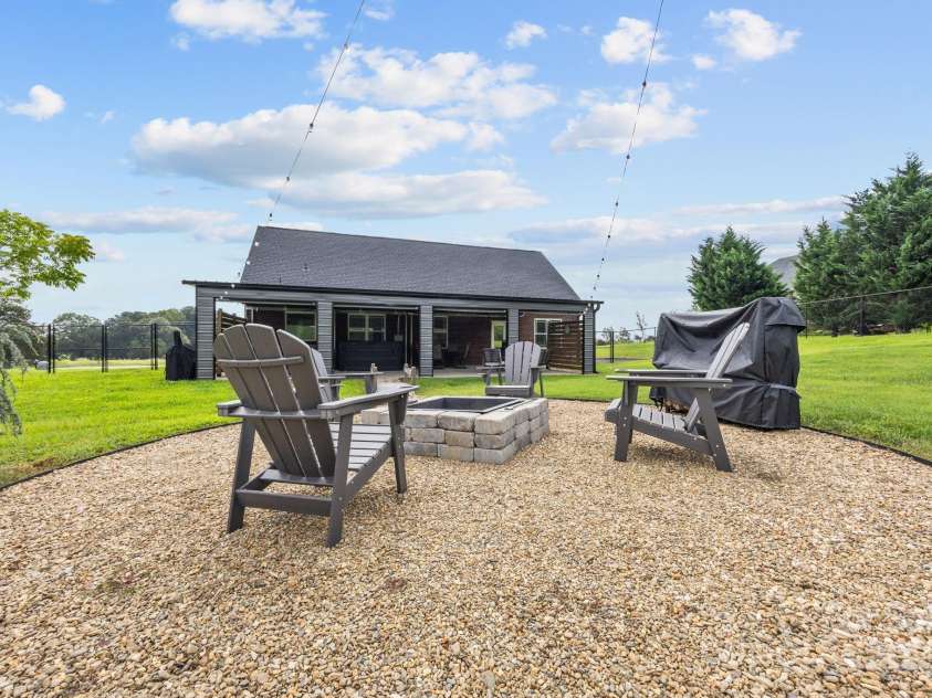 2647 Puetts Chapel Road, Bessemer City, NC 28016.  MLS# CAR4293925, YatesRealty ID 33768. 