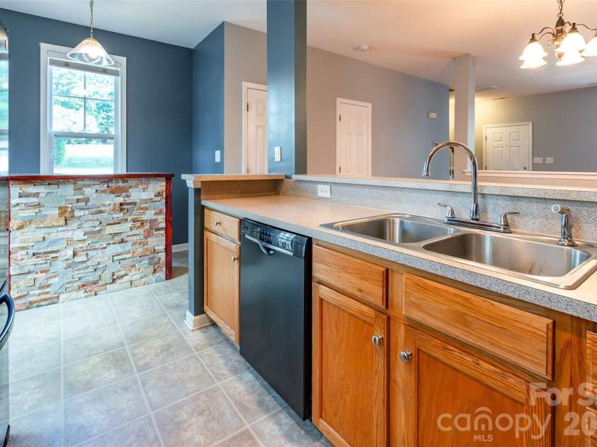 10350 Mcgoogan Lane, Charlotte, NC 28277.  MLS# CAR4397671, YatesRealty ID 33769. 