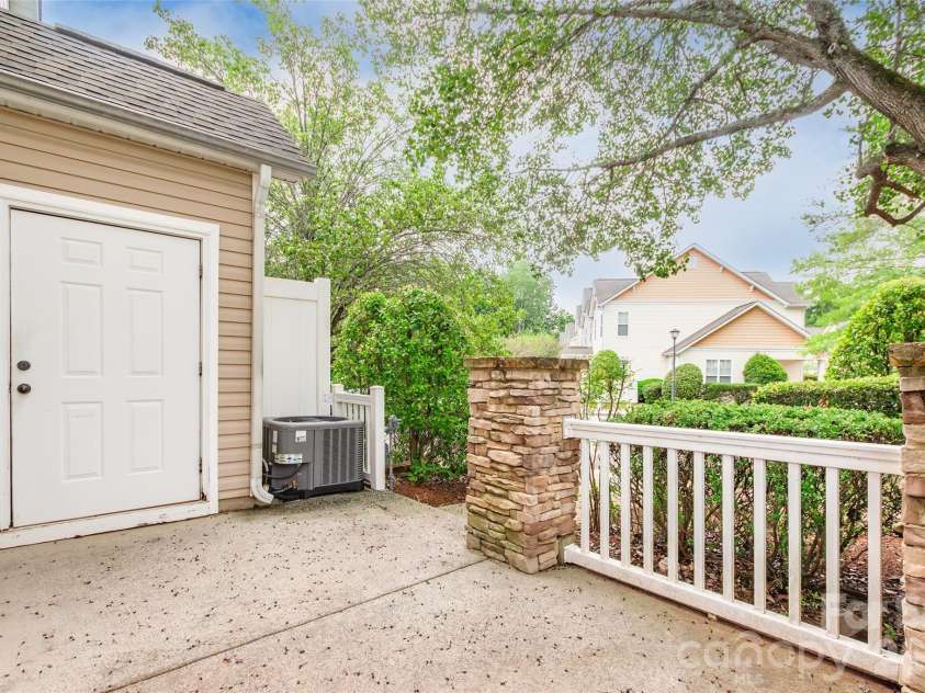 10350 Mcgoogan Lane, Charlotte, NC 28277.  MLS# CAR4397671, YatesRealty ID 33769. 