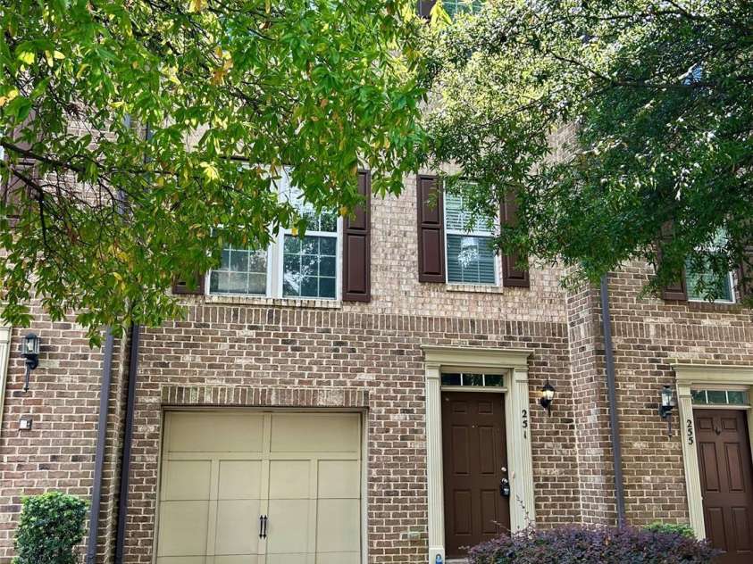 251 Lincoln Street, Charlotte, NC 28203.  MLS# CAR4342799, YatesRealty ID 3377. 