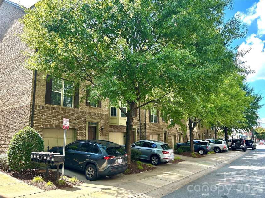 251 Lincoln Street, Charlotte, NC 28203.  MLS# CAR4342799, YatesRealty ID 3377. 