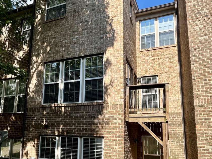 251 Lincoln Street, Charlotte, NC 28203.  MLS# CAR4342799, YatesRealty ID 3377. 