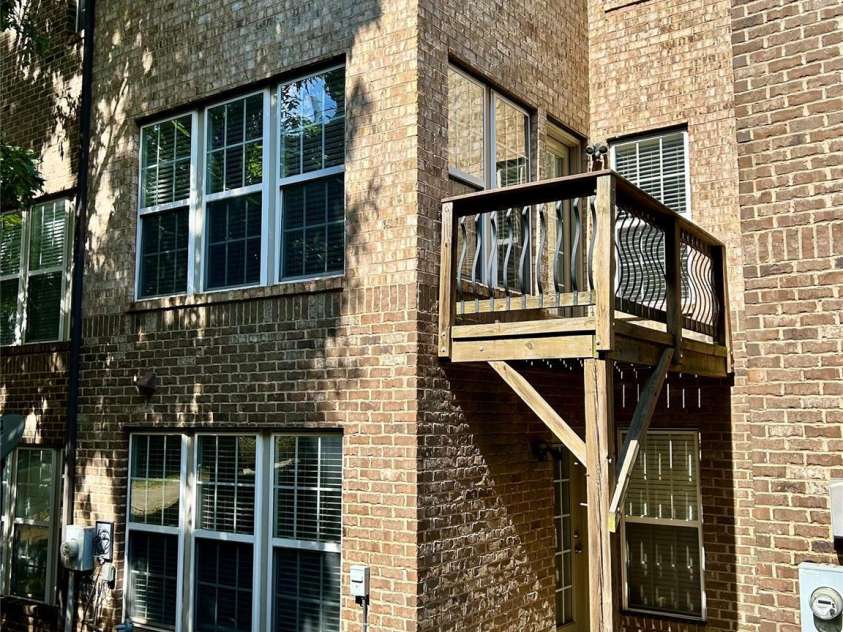 251 Lincoln Street, Charlotte, NC 28203.  MLS# CAR4342799, YatesRealty ID 3377. 